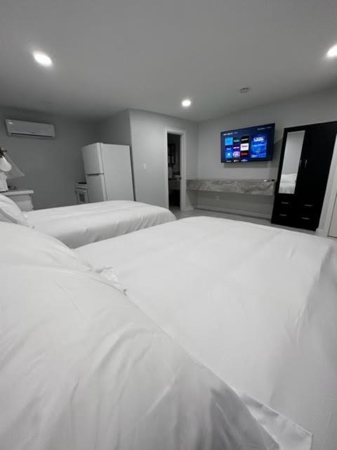White Sands Inn, Marina, Bar & Grill พอร์ตอิสซาเบล ภายนอก รูปภาพ